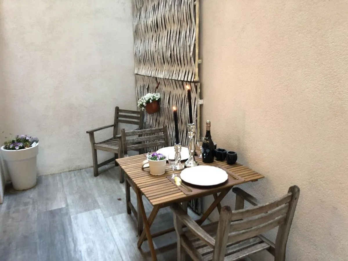 Snug Apartment in Oostende with Terrace België